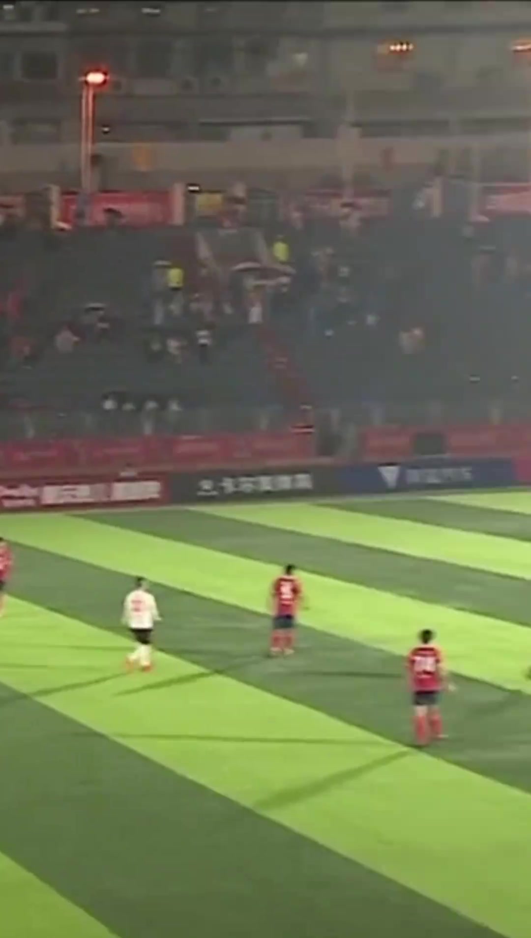 米蘭名宿被超遠(yuǎn)任意球震驚安布蘇超之后還有渝超還有啥超