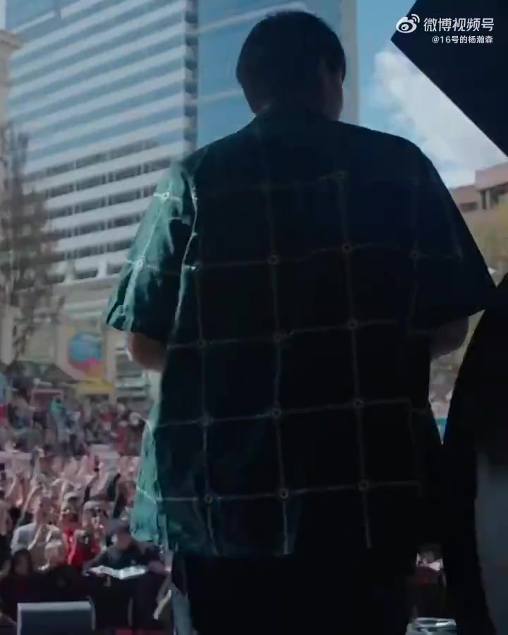 楊瀚森參加利拉德見面會(huì)的另一個(gè)視角一出場就引發(fā)球迷熱烈歡呼