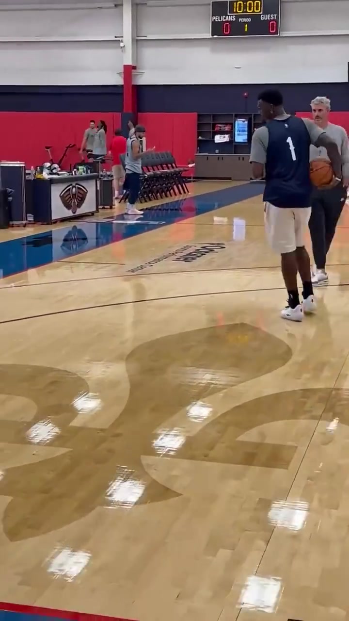 有點奇怪的組合普爾和錫安在訓練中交流技戰(zhàn)術(shù)