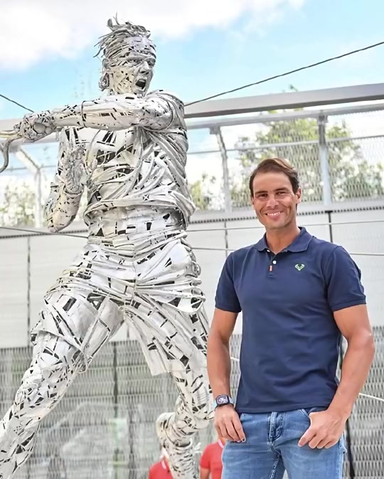 人比人氣死人網(wǎng)友曬視頻對(duì)比韋德與法網(wǎng)納達(dá)爾的雕像