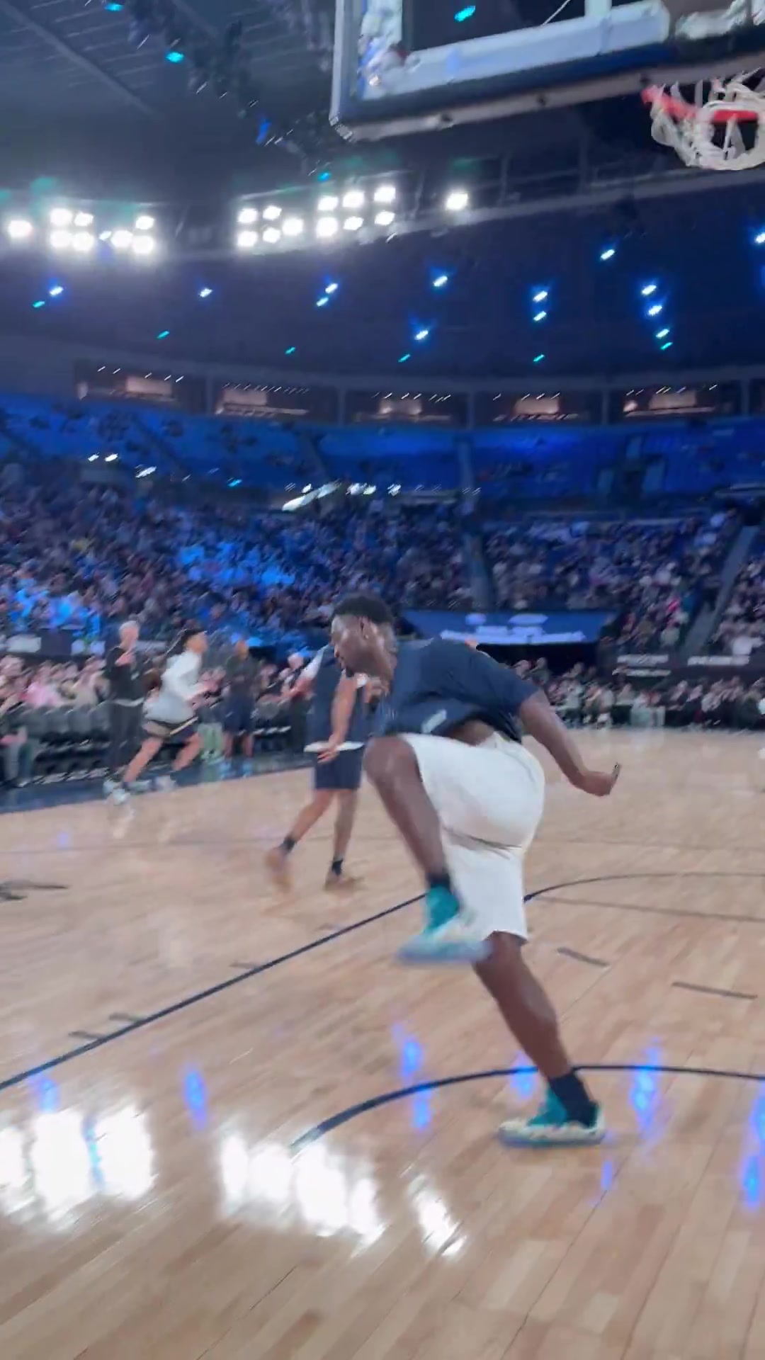 害擱那扣籃錫安訓練中輕松360度暴扣暴瘦后確實輕盈多了