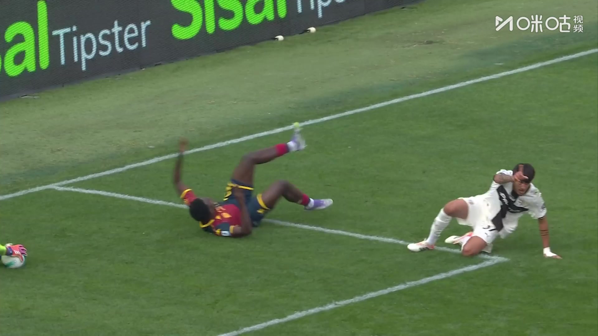 日本門神鈴木彩艷意甲補(bǔ)時(shí)撲出點(diǎn)球助帕爾馬拿到1分