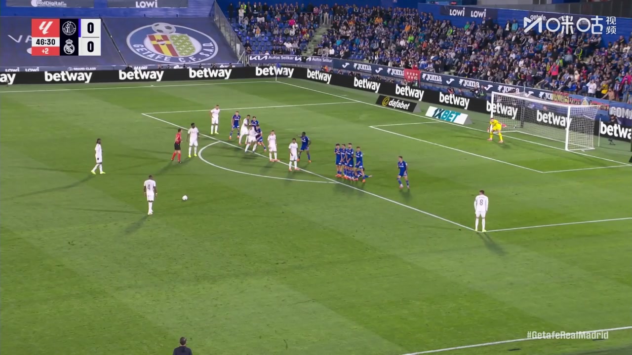 阿拉巴任意球攻門(mén)被神勇?lián)涑霭蜖栱f德小角度補(bǔ)射偏出