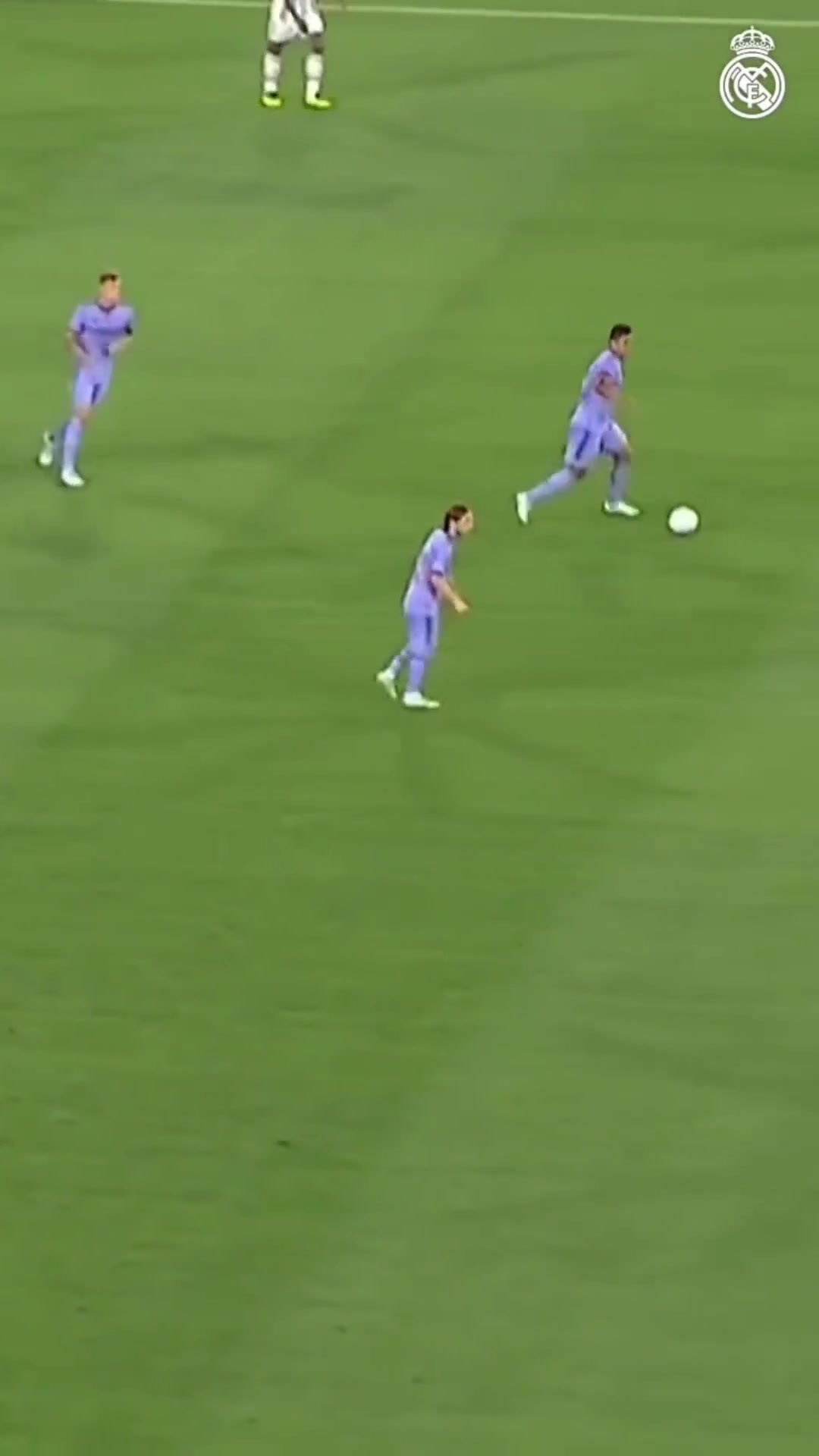 這就是典禮三中場(chǎng)簡(jiǎn)單配合后直接打開進(jìn)攻思路